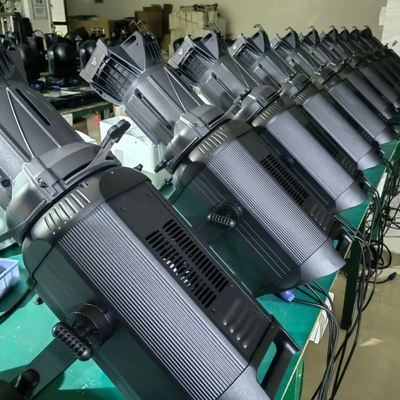 Un buen precio. Profil de 400W de luz LED RGBALC 6 en 1 totalmente sintonizable de 2.700 a 12.000K con sistema de gestión de color en línea