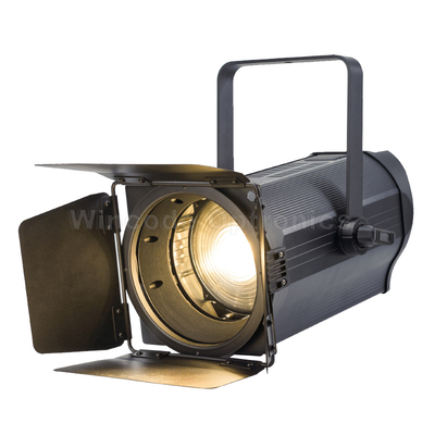 Un buen precio. Foco proyector Fresnel LED de 300W, temperatura de color (CCT) de 3200K-5600K, vida útil de 50000 horas en línea